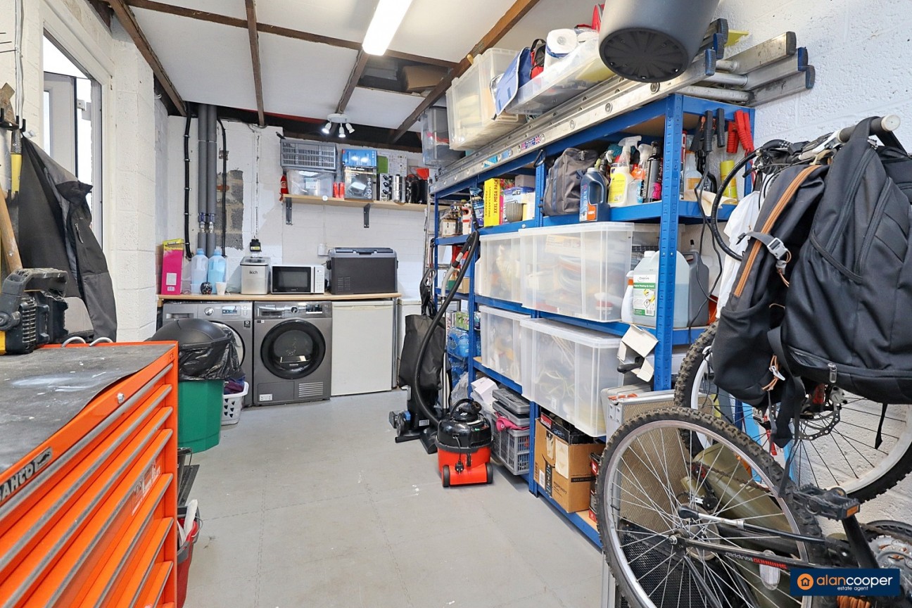 Penshurst Way, Maple Park, Nuneaton, CV11 4XN