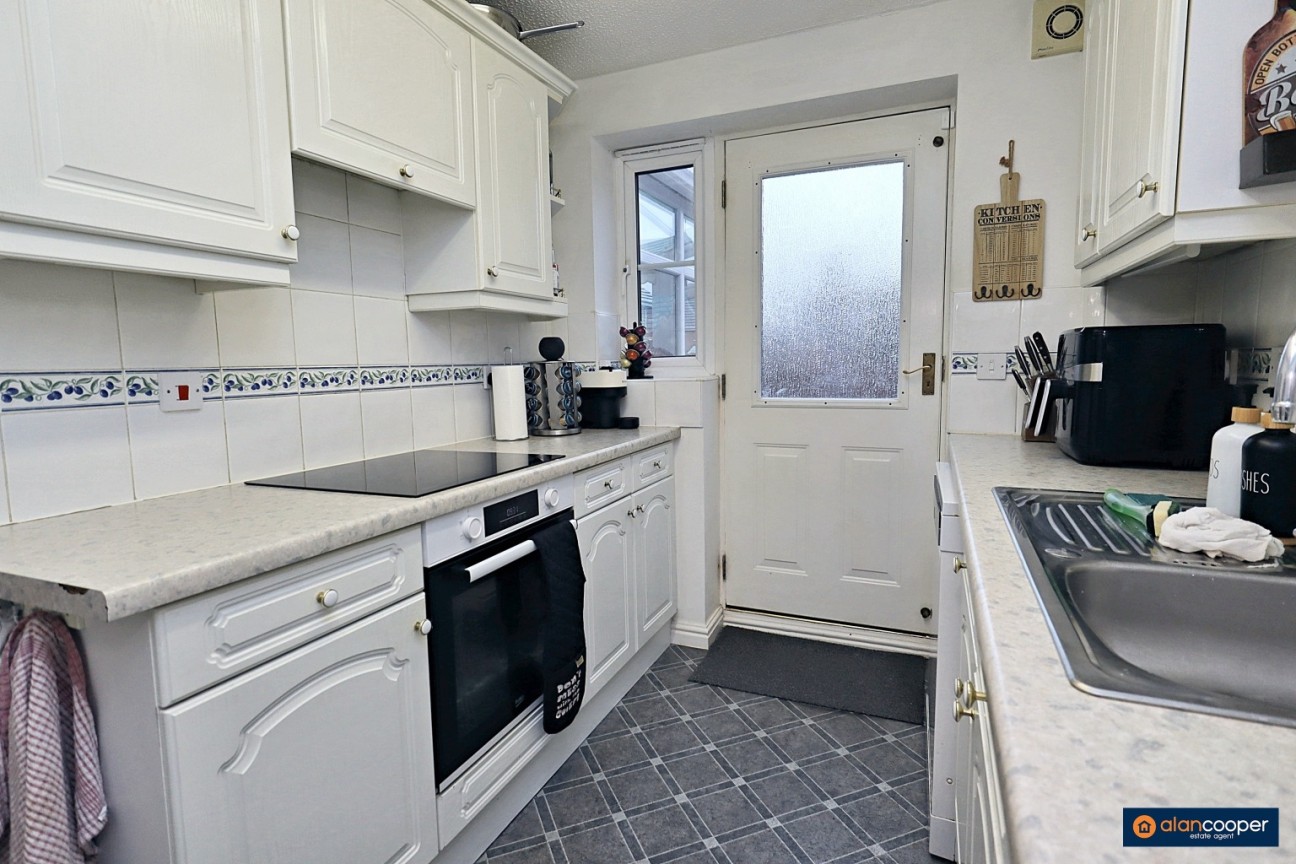 Penshurst Way, Maple Park, Nuneaton, CV11 4XN