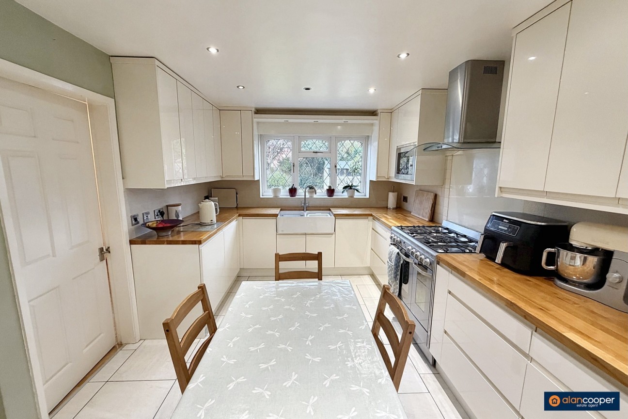 Wadebridge Drive, Horeston Grange, Nuneaton, CV11 6SY