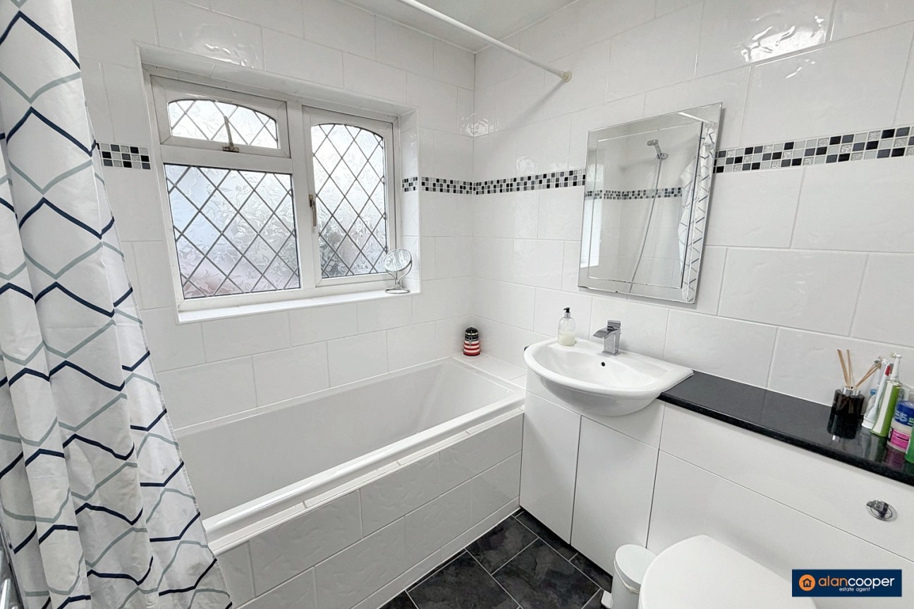 Wadebridge Drive, Horeston Grange, Nuneaton, CV11 6SY