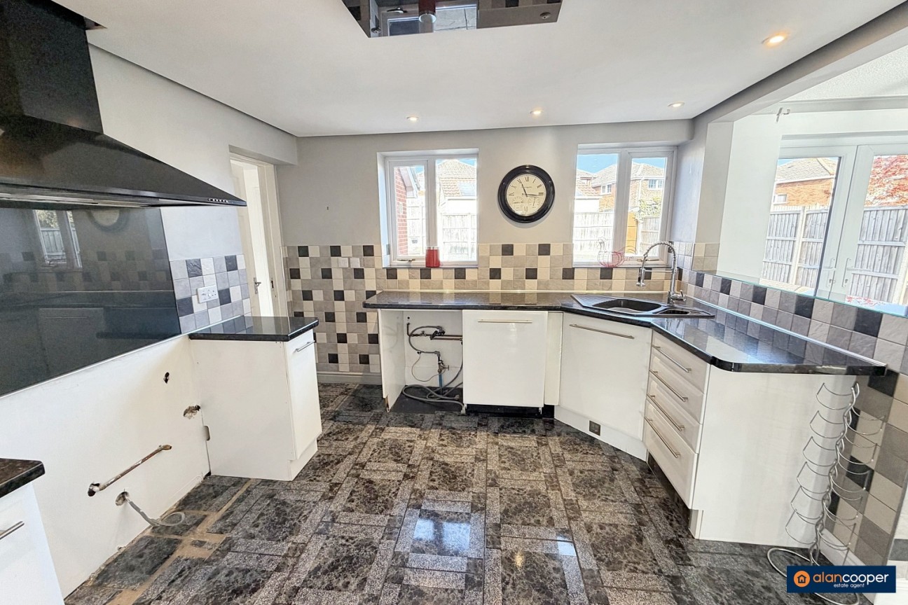 Kiln Close, Manor Park, Nuneaton, CV10 7RZ