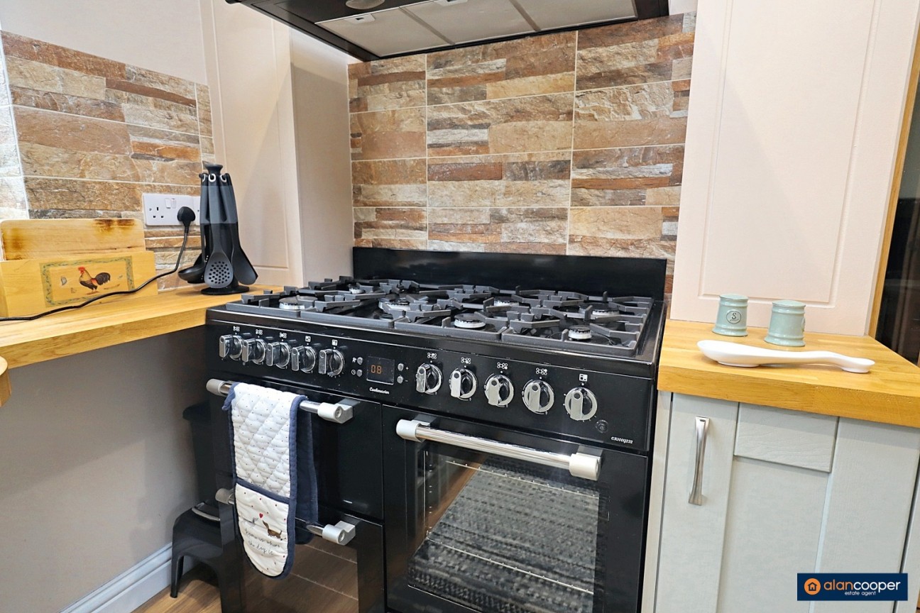 Rugby Road, Bulkington, CV12 9JE