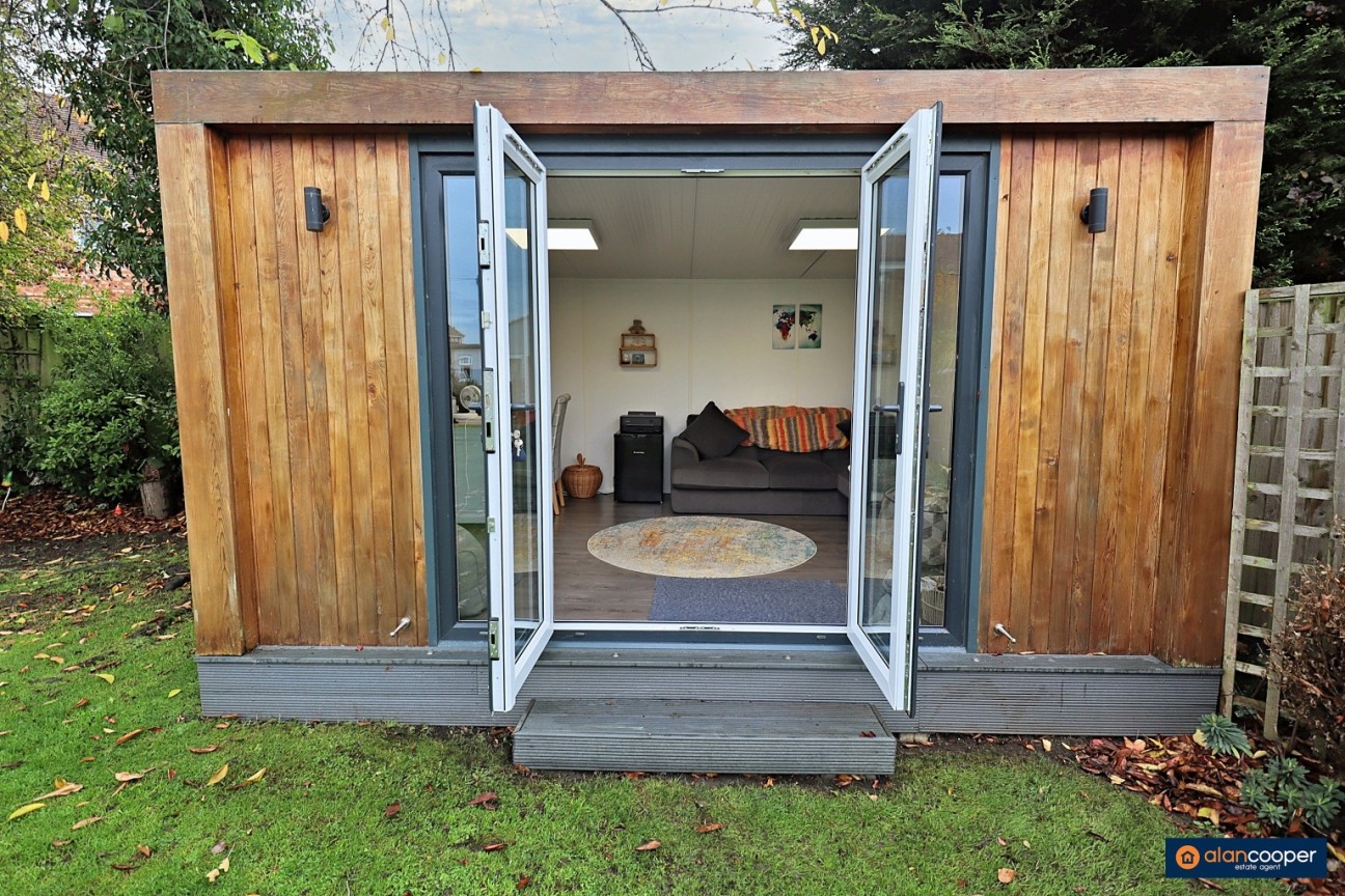 Rugby Road, Bulkington, CV12 9JE