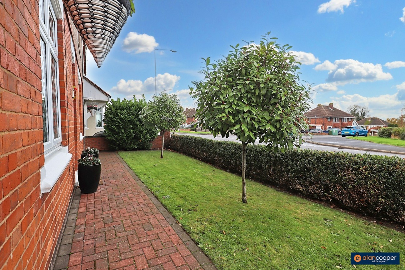 Rugby Road, Bulkington, CV12 9JE