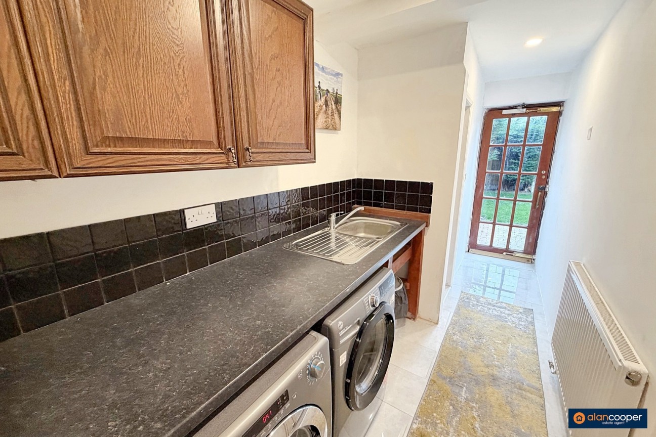 Skelwith Rise, St Nicolas Park, Nuneaton, CV11 6JP