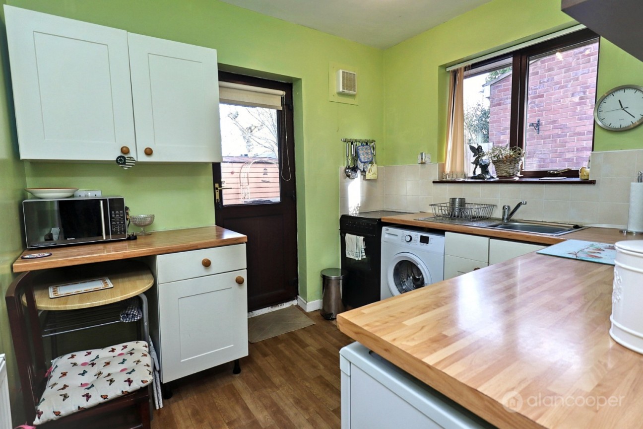 Nuneaton Road, Bulkington, Bedworth, CV12 9QP