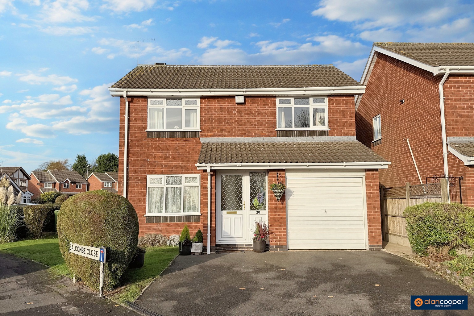 Salcombe Close, Horeston Grange, Nuneaton, CV11 6YS
