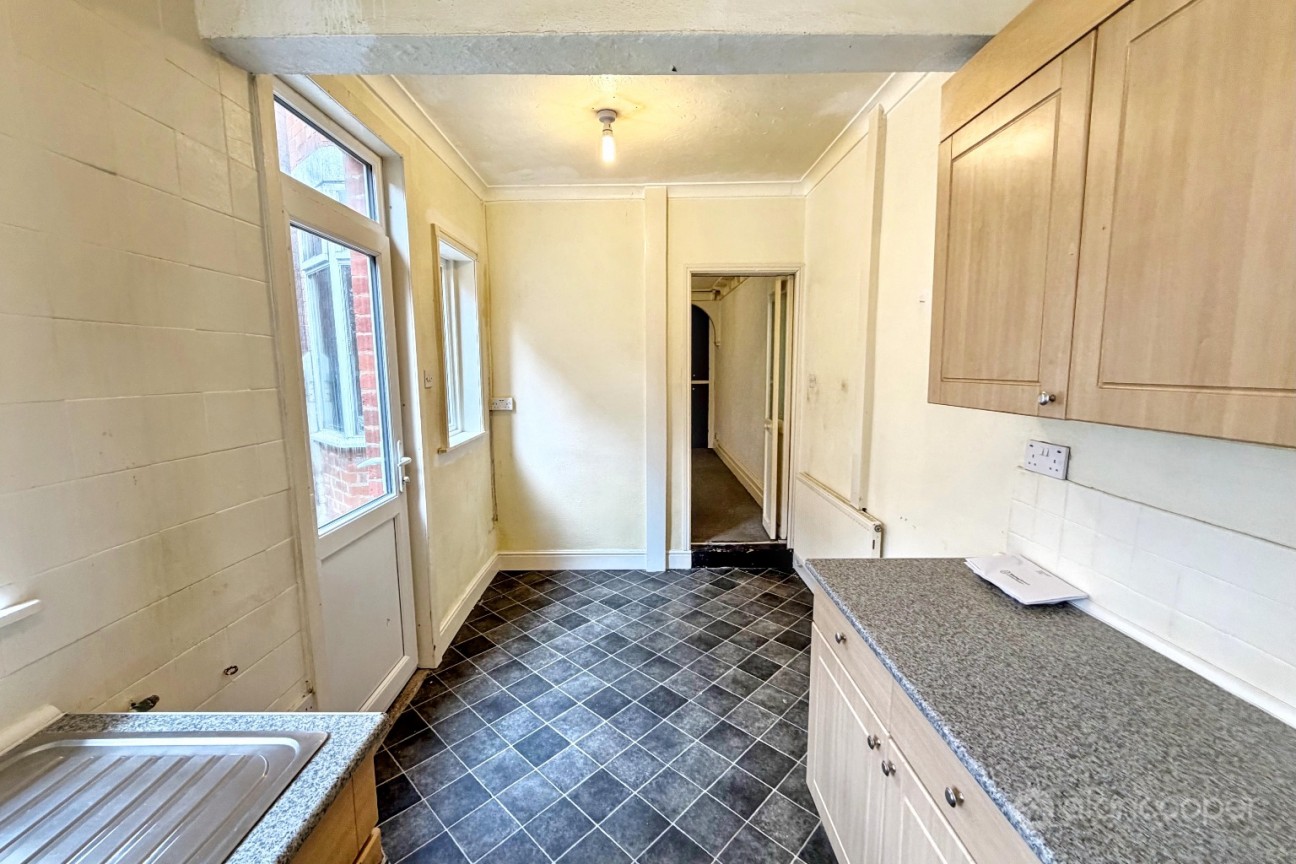 High Street, Nuneaton, CV11 5DA