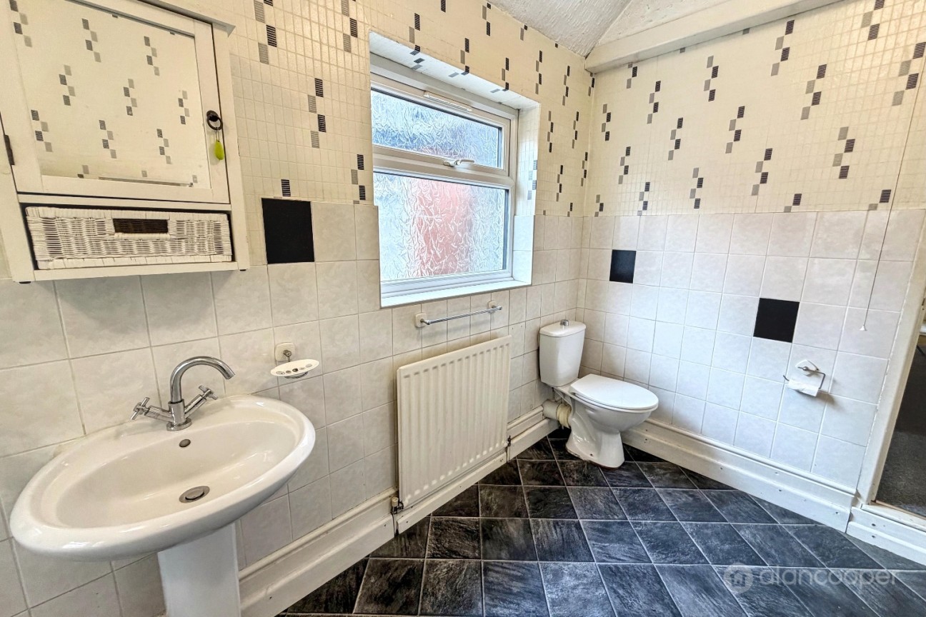 High Street, Nuneaton, CV11 5DA