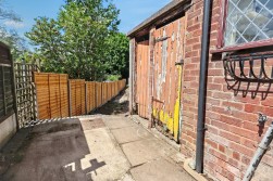 Camp Hill Drive, Nuneaton, CV10 0JX