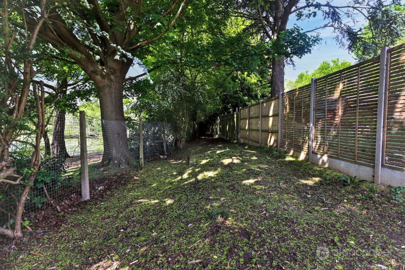 Camp Hill Drive, Nuneaton, CV10 0JX