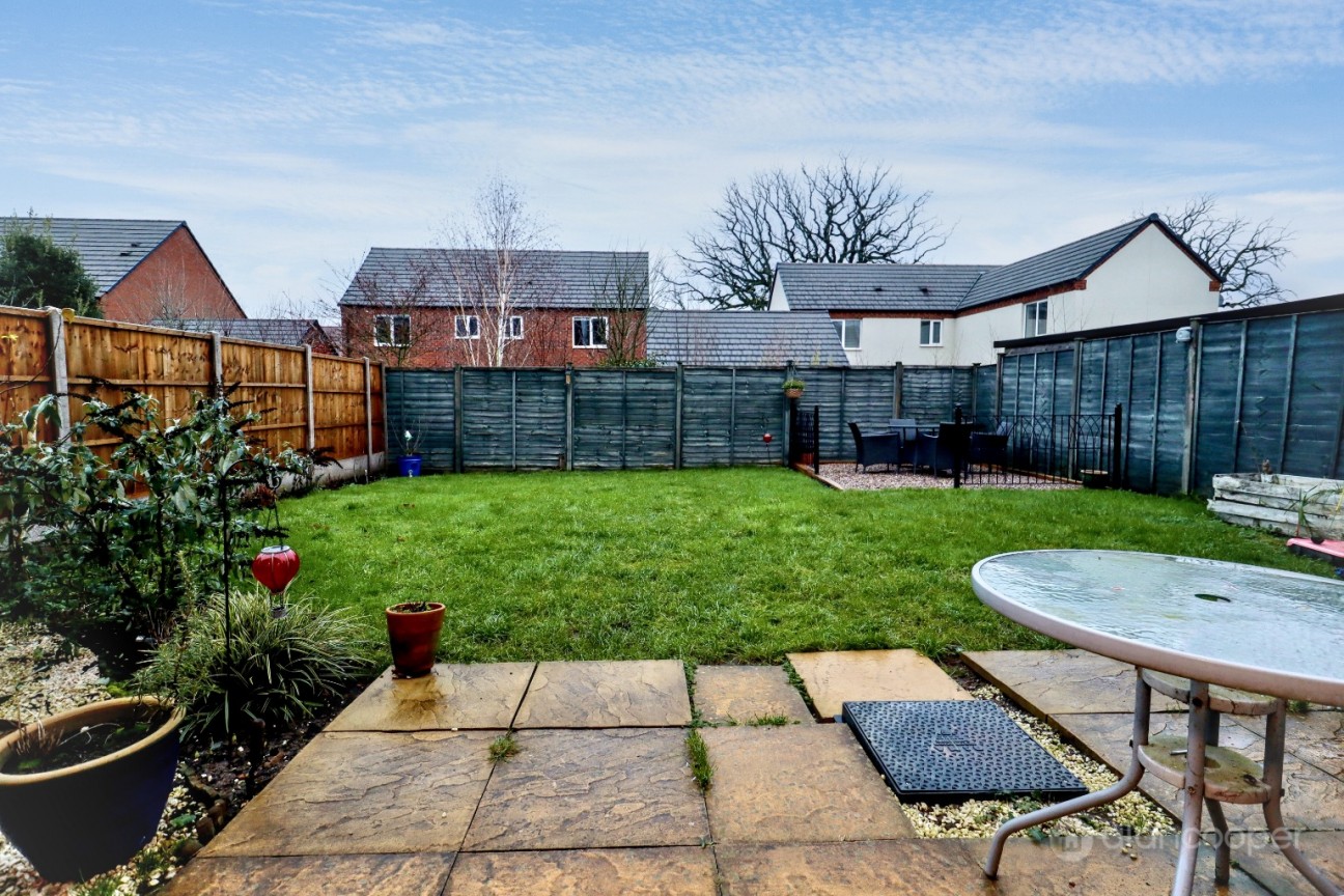 Harvest Way, Weddington, Nuneaton, CV10 0FJ