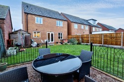 Harvest Way, Weddington, Nuneaton, CV10 0FJ