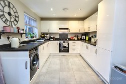 Harvest Way, Weddington, Nuneaton, CV10 0FJ