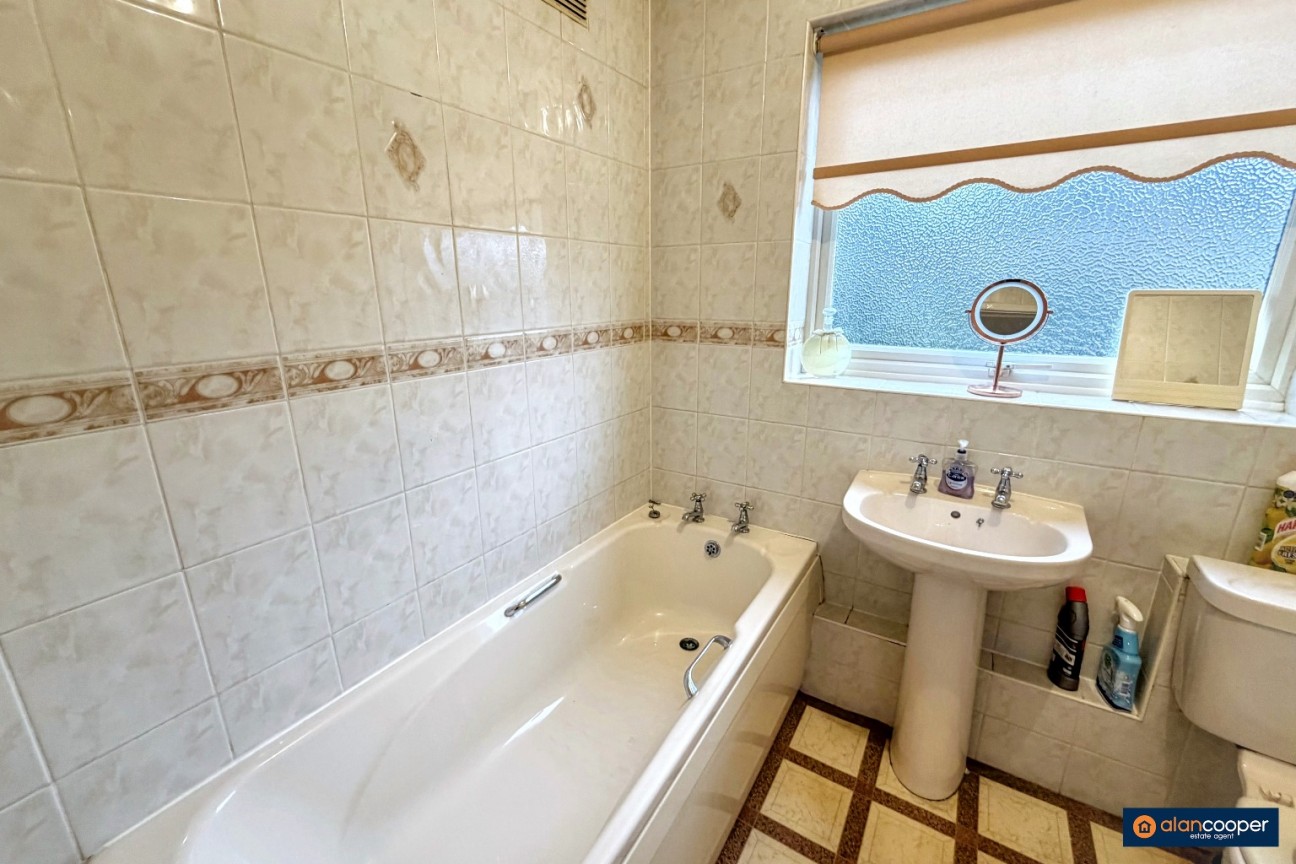 Mendip Drive, Church Farm, Nuneaton, CV10 8PT