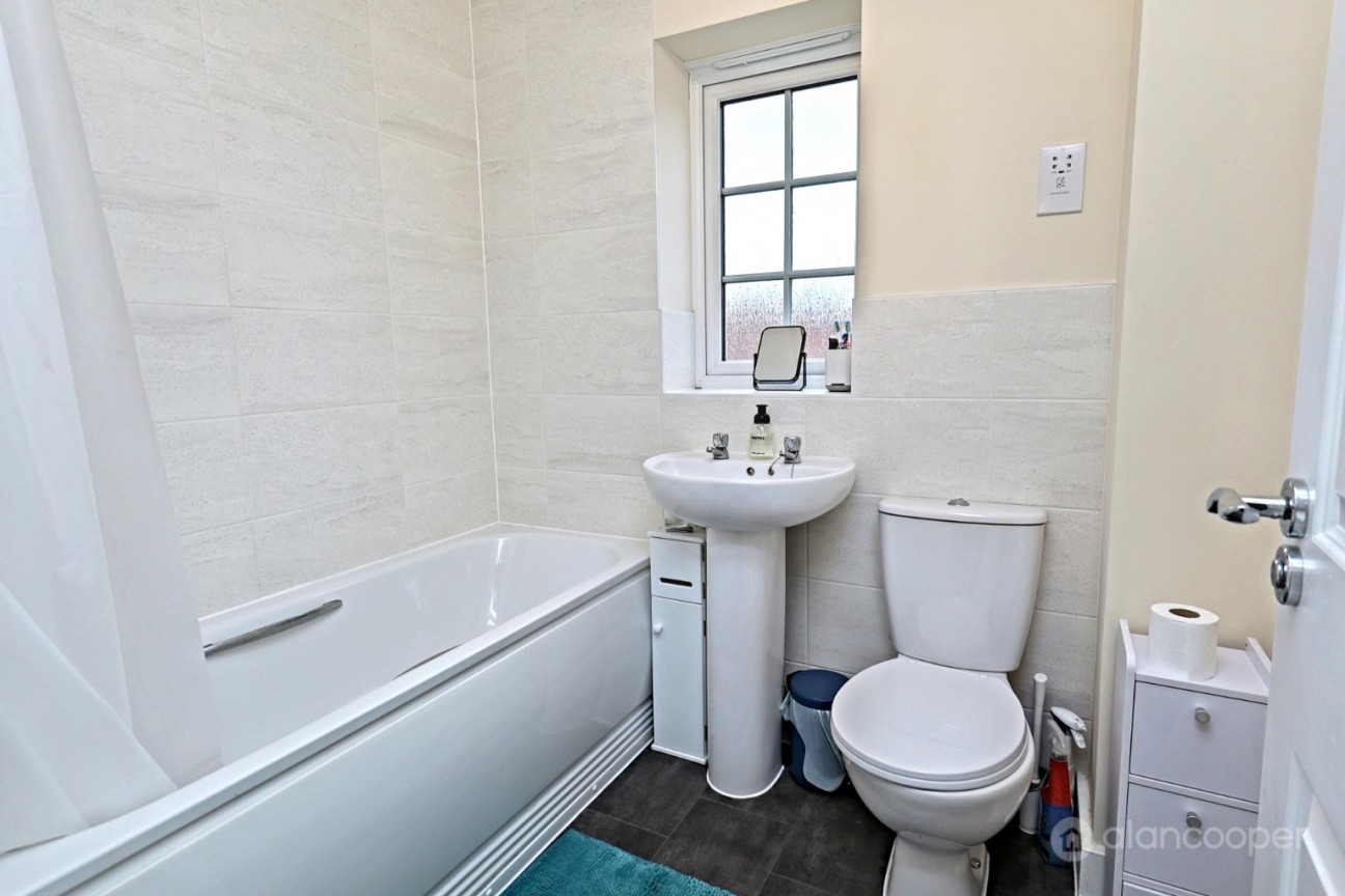 Russett Avenue, Manor Fields, Nuneaton, CV11 6YW