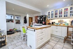 Shanklin Drive, Weddington, Nuneaton, CV10 0BA