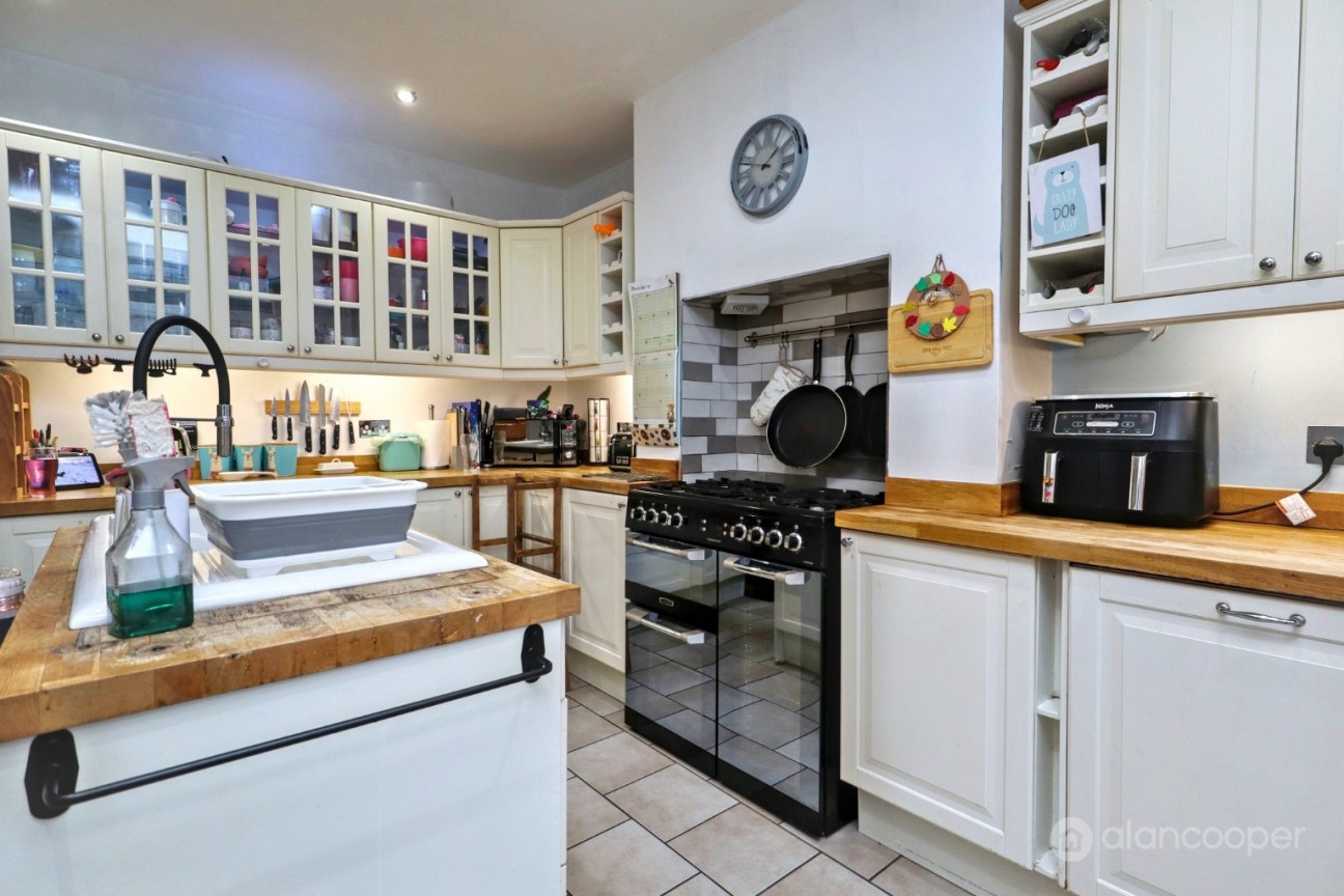 Shanklin Drive, Weddington, Nuneaton, CV10 0BA