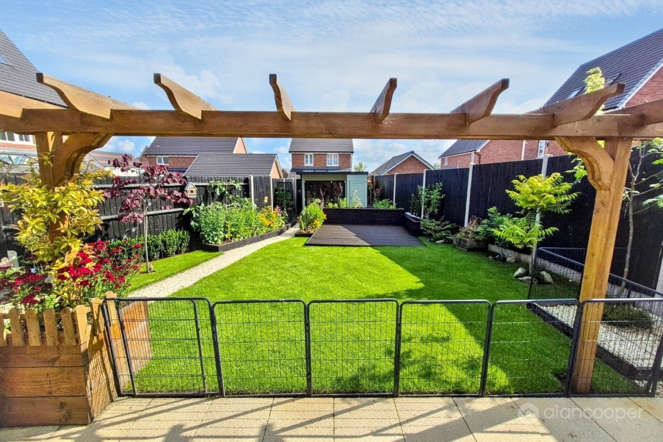 Miners Croft, Eaton Fields, Ansley, Nuneaton, CV10 9TN