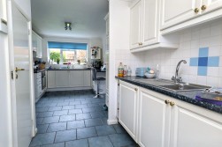 Gloucester Close, St Nicolas Park, Nuneaton, CV11 6FU