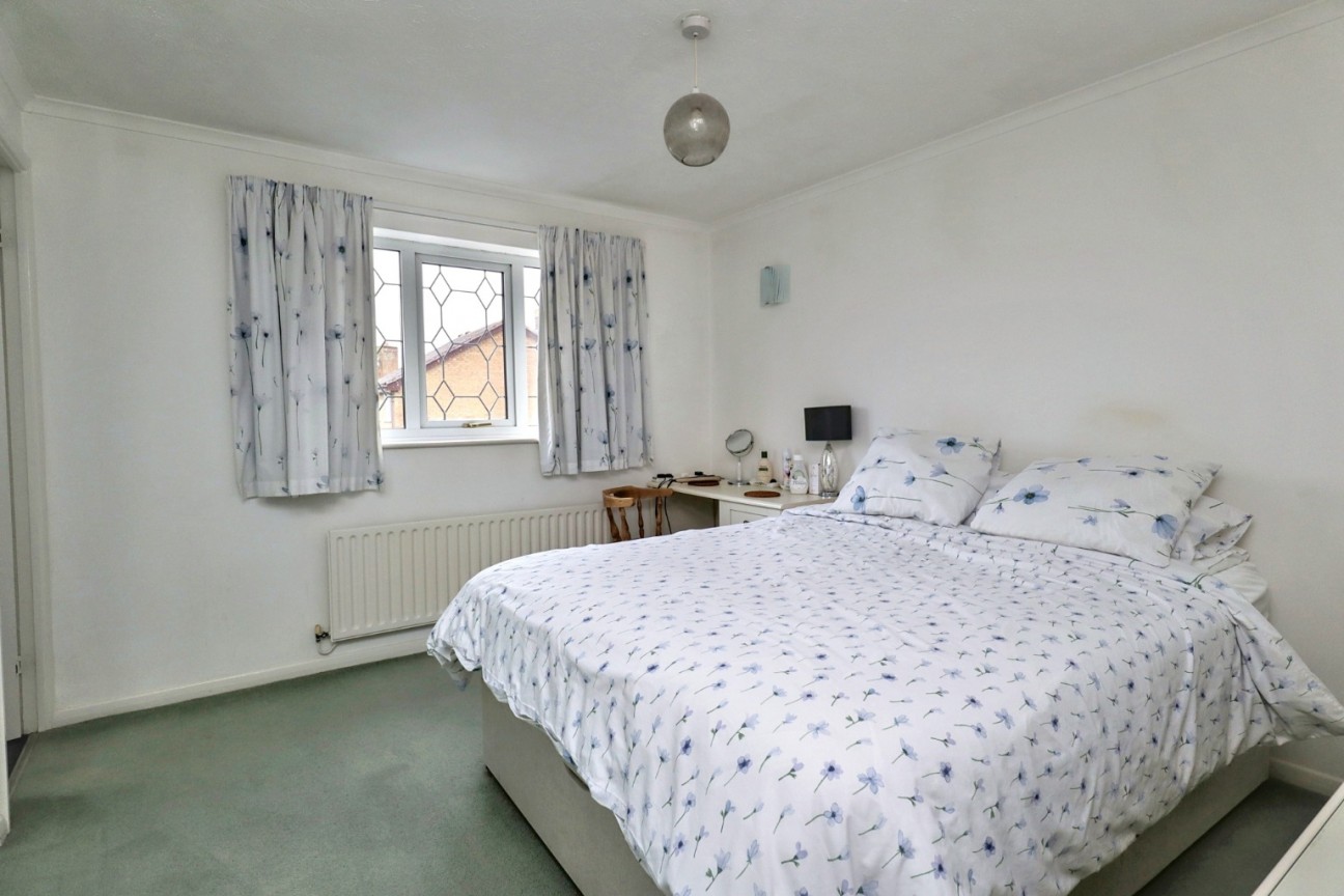 Gloucester Close, St Nicolas Park, Nuneaton, CV11 6FU