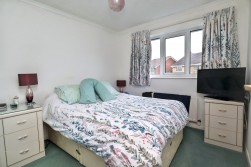 Gloucester Close, St Nicolas Park, Nuneaton, CV11 6FU