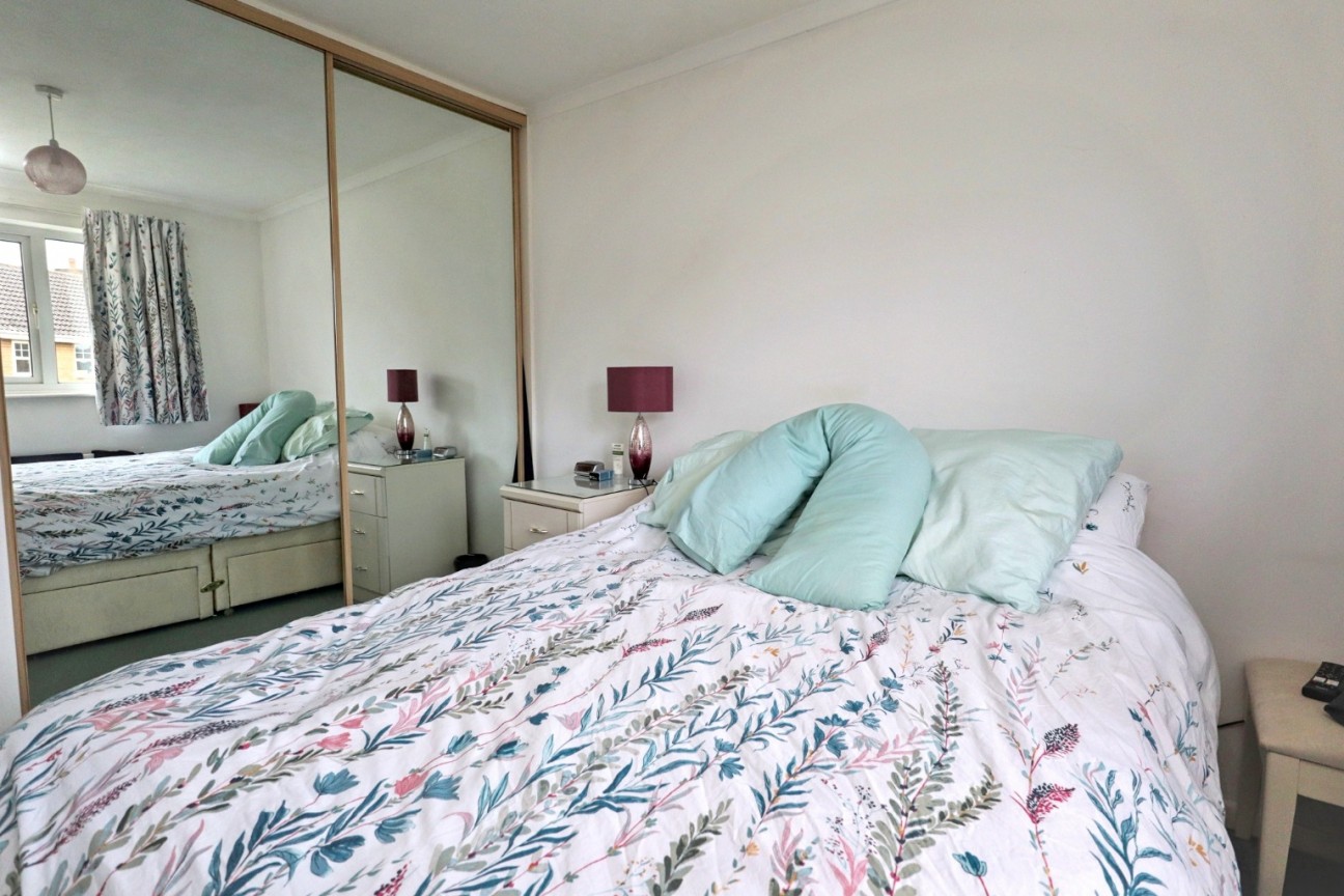 Gloucester Close, St Nicolas Park, Nuneaton, CV11 6FU