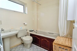 Gloucester Close, St Nicolas Park, Nuneaton, CV11 6FU