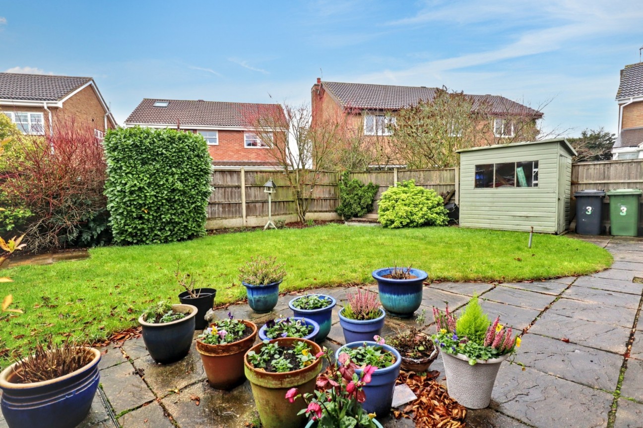 Gloucester Close, St Nicolas Park, Nuneaton, CV11 6FU