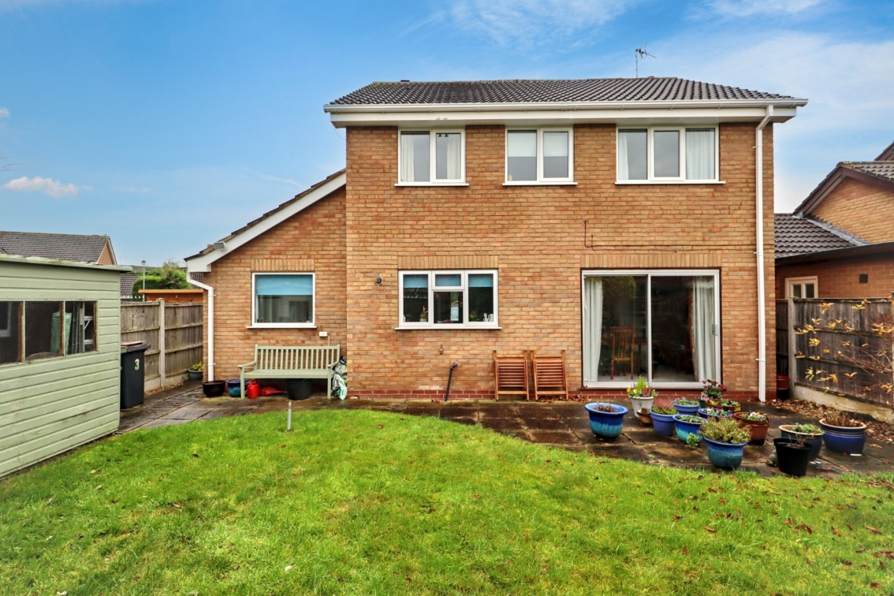 Gloucester Close, St Nicolas Park, Nuneaton, CV11 6FU