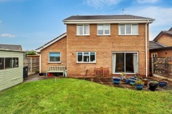 Gloucester Close, St Nicolas Park, Nuneaton, CV11 6FU