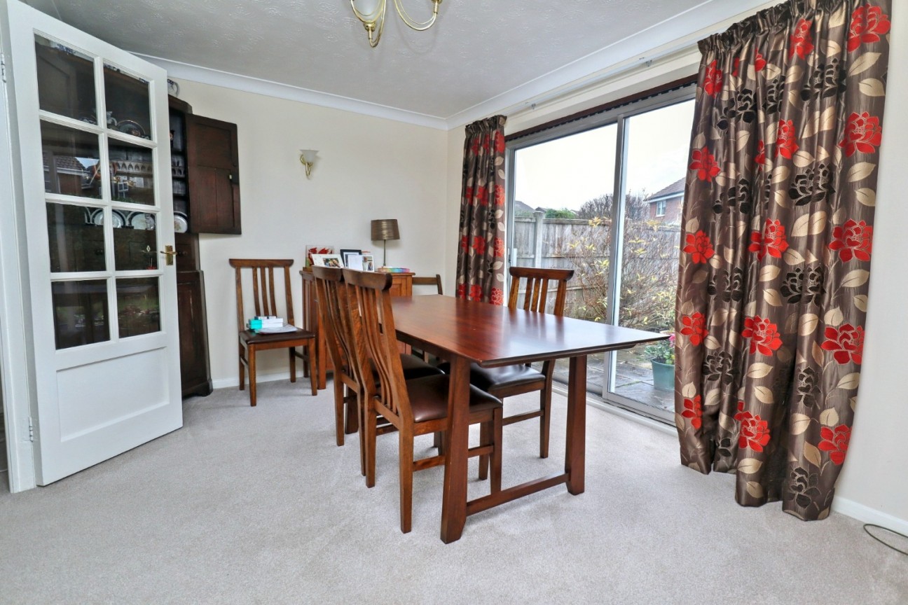 Gloucester Close, St Nicolas Park, Nuneaton, CV11 6FU