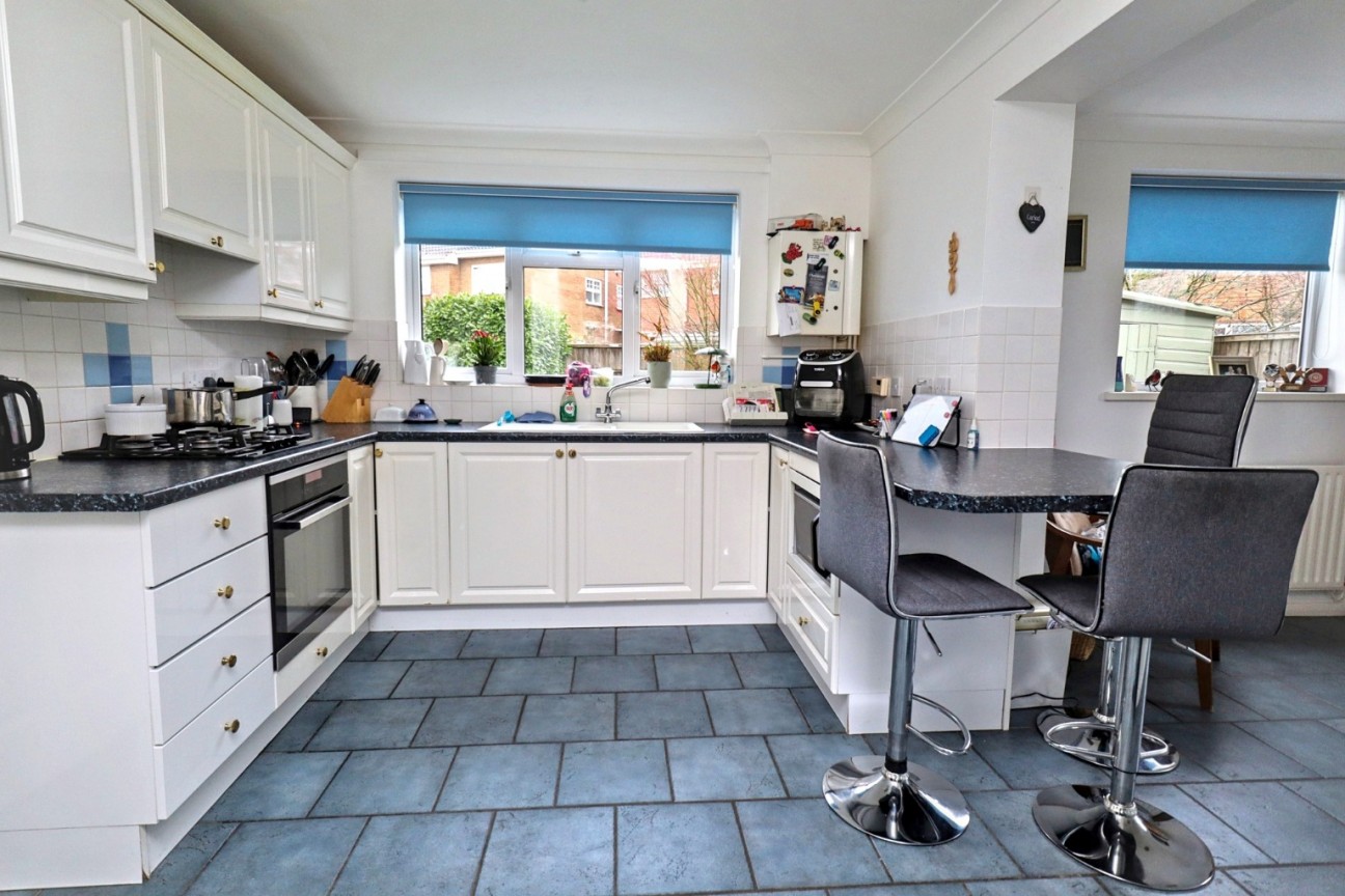 Gloucester Close, St Nicolas Park, Nuneaton, CV11 6FU