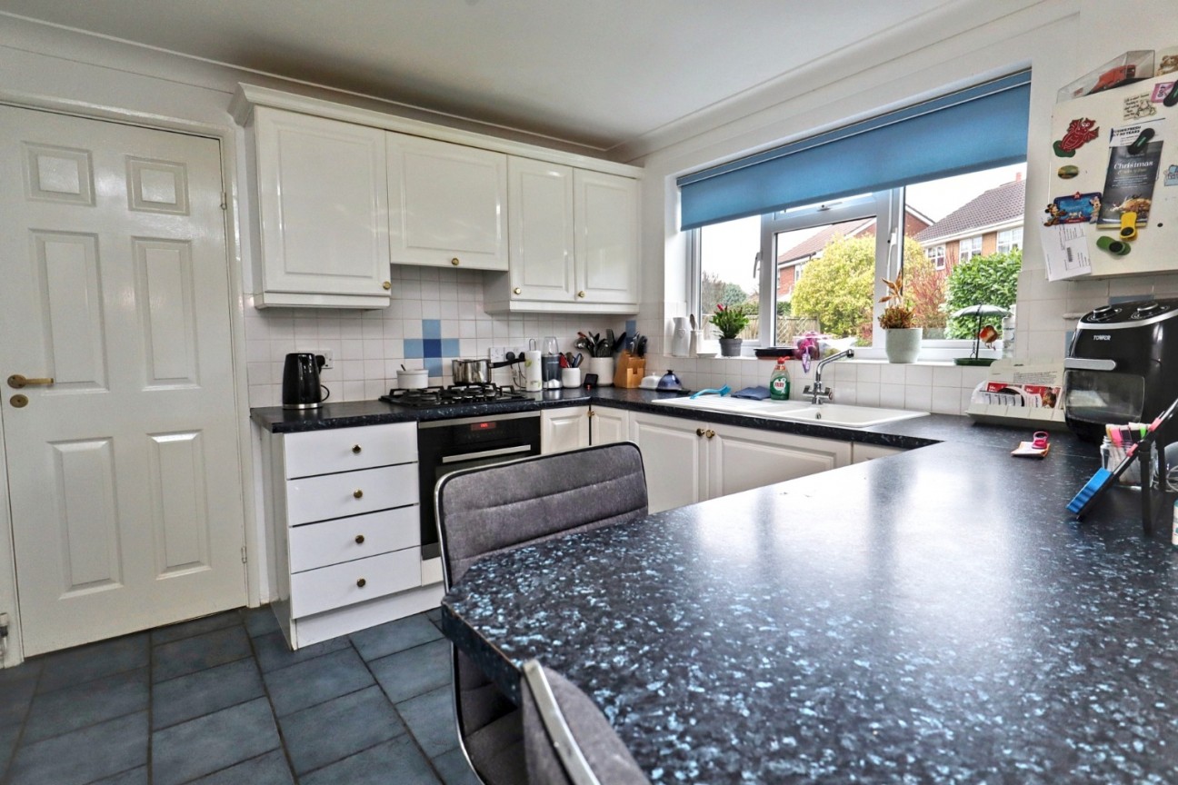 Gloucester Close, St Nicolas Park, Nuneaton, CV11 6FU