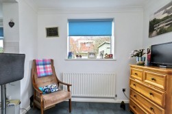 Gloucester Close, St Nicolas Park, Nuneaton, CV11 6FU