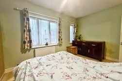 Central Avenue, Abbey Green, Nuneaton, CV11 5BD