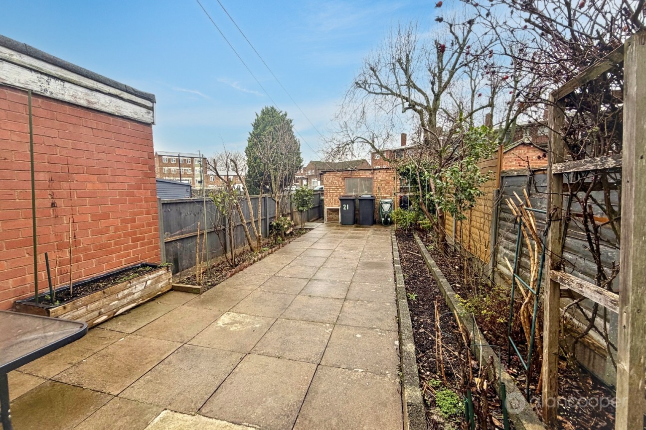 Central Avenue, Abbey Green, Nuneaton, CV11 5BD