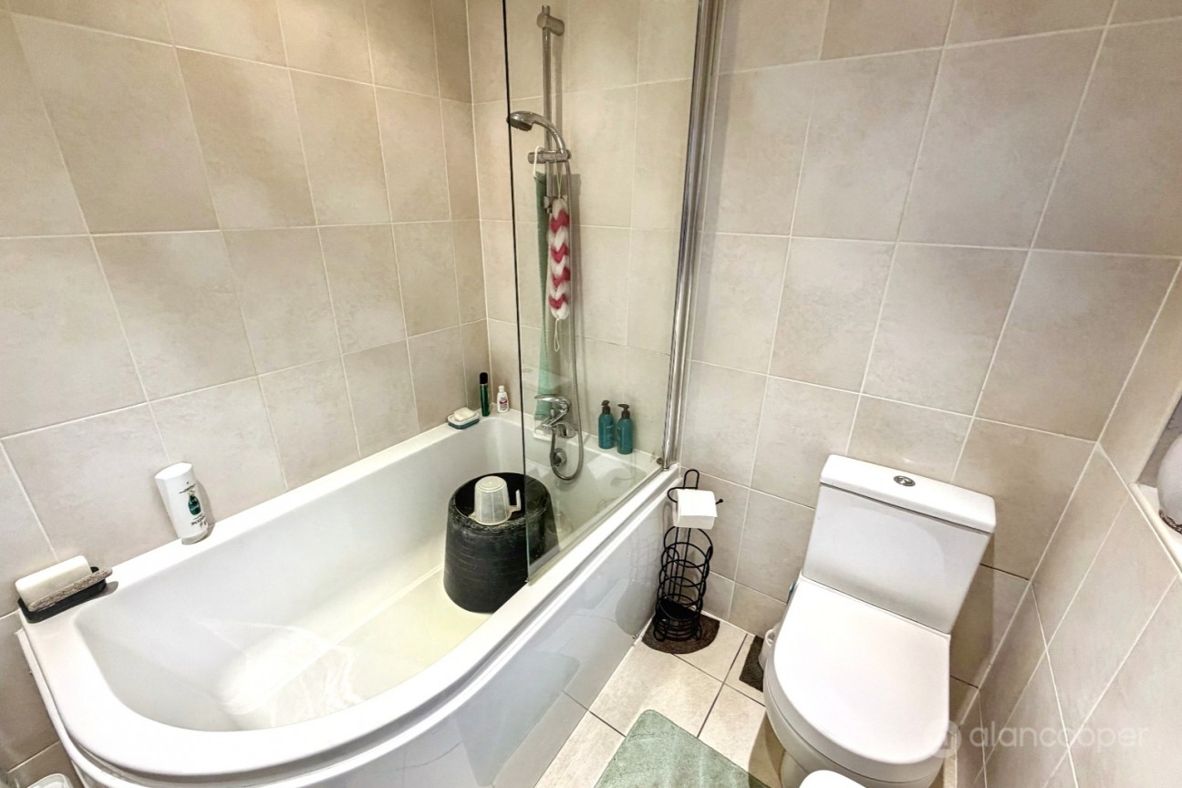 Central Avenue, Abbey Green, Nuneaton, CV11 5BD