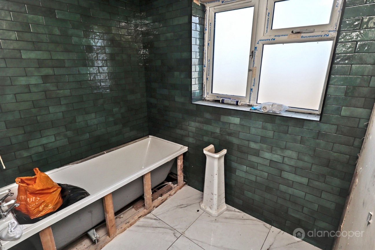 Thirlmere Avenue, St Nicolas Park, Nuneaton, CV11 6HU