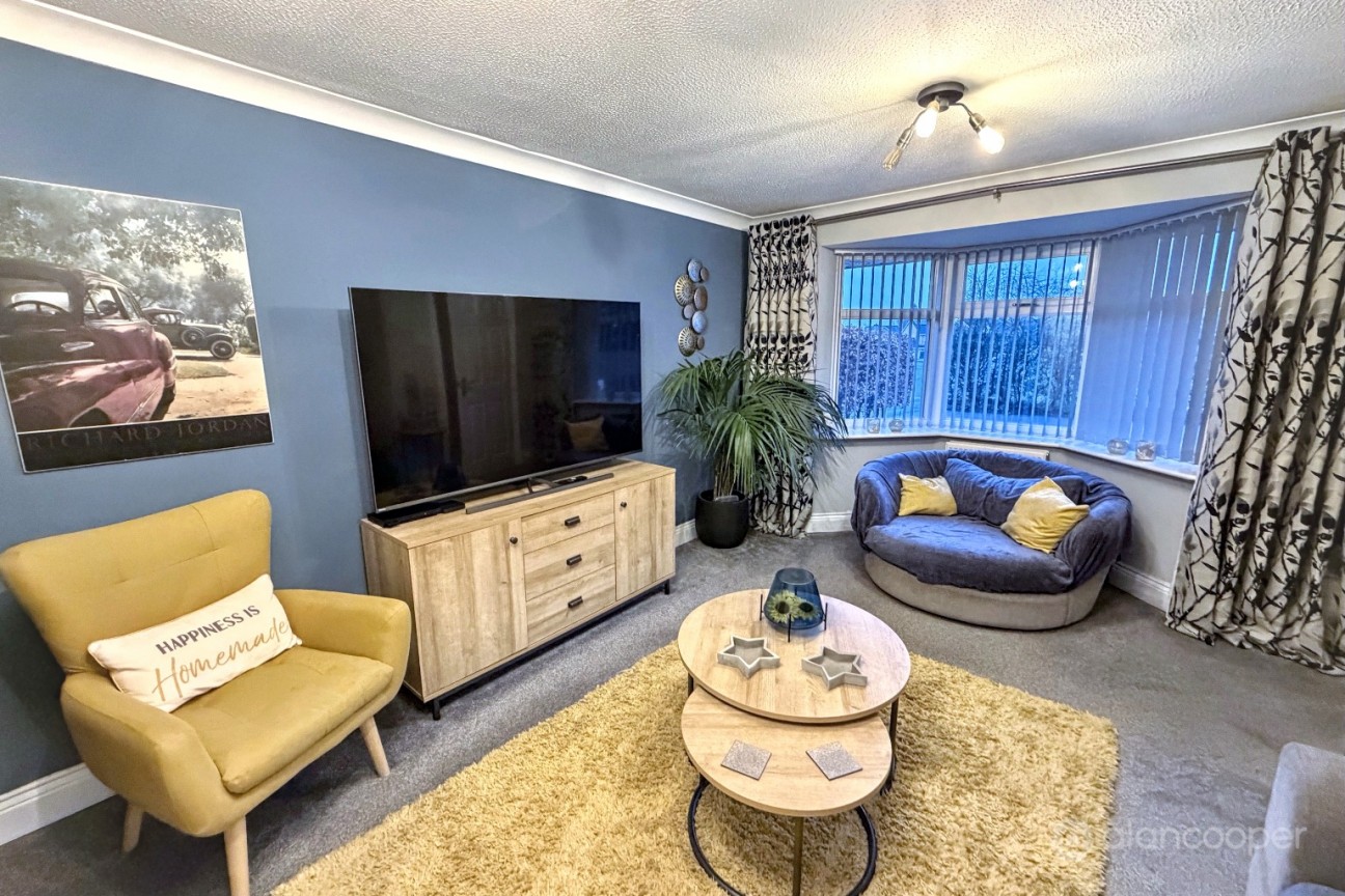 Marsdale Drive, Manor Park, Nuneaton, CV10 7RU