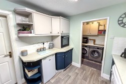 Marsdale Drive, Manor Park, Nuneaton, CV10 7RU