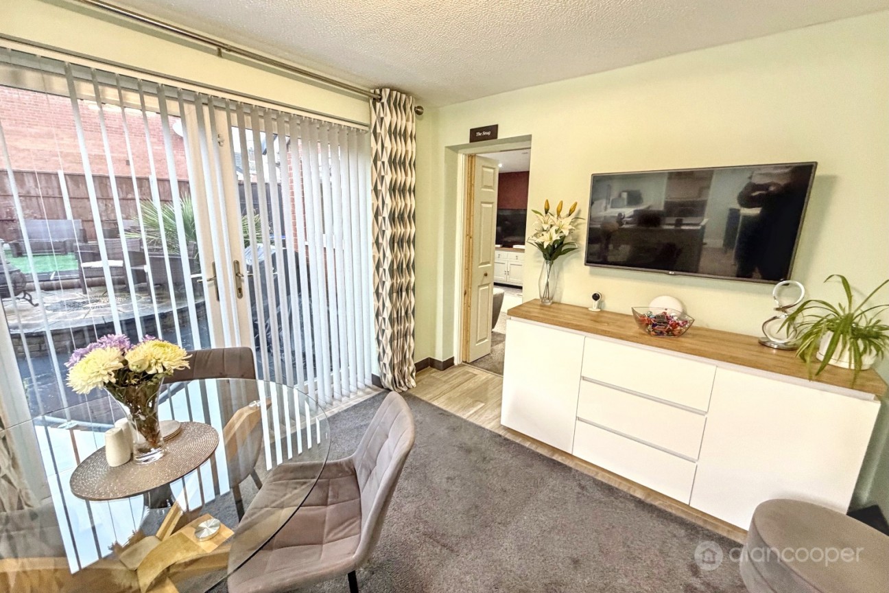 Marsdale Drive, Manor Park, Nuneaton, CV10 7RU