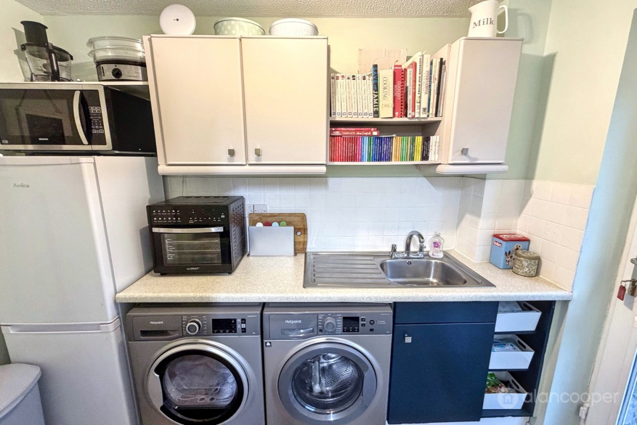 Marsdale Drive, Manor Park, Nuneaton, CV10 7RU