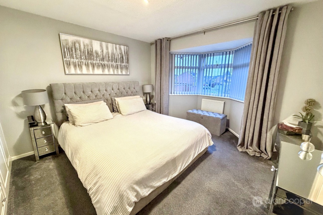 Marsdale Drive, Manor Park, Nuneaton, CV10 7RU