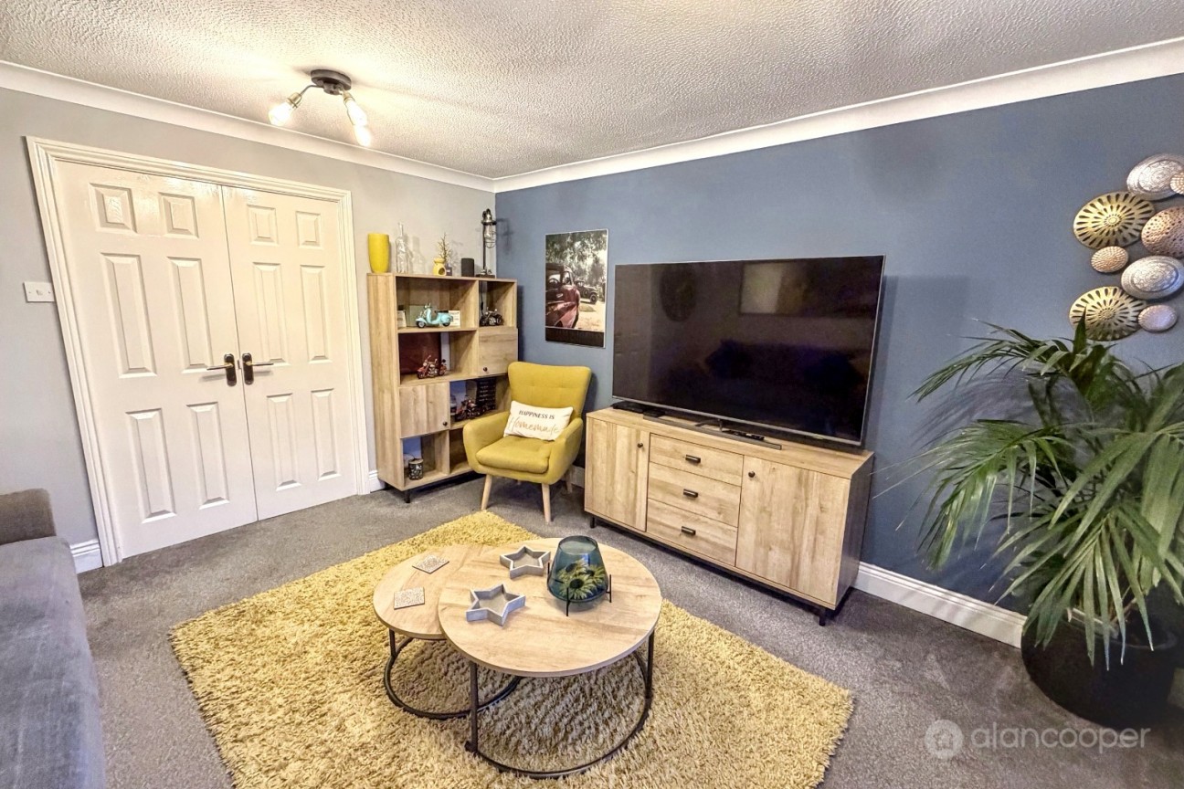 Marsdale Drive, Manor Park, Nuneaton, CV10 7RU