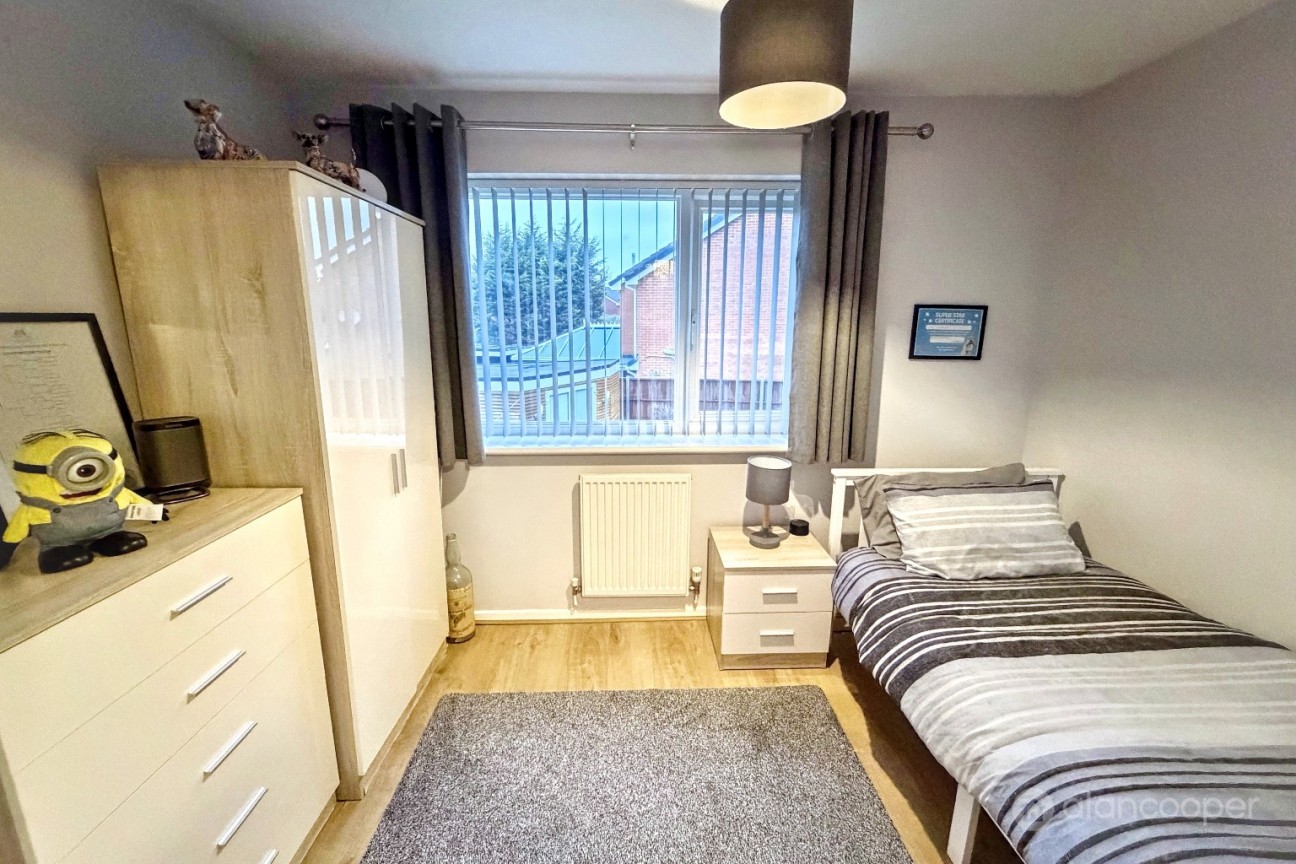 Marsdale Drive, Manor Park, Nuneaton, CV10 7RU