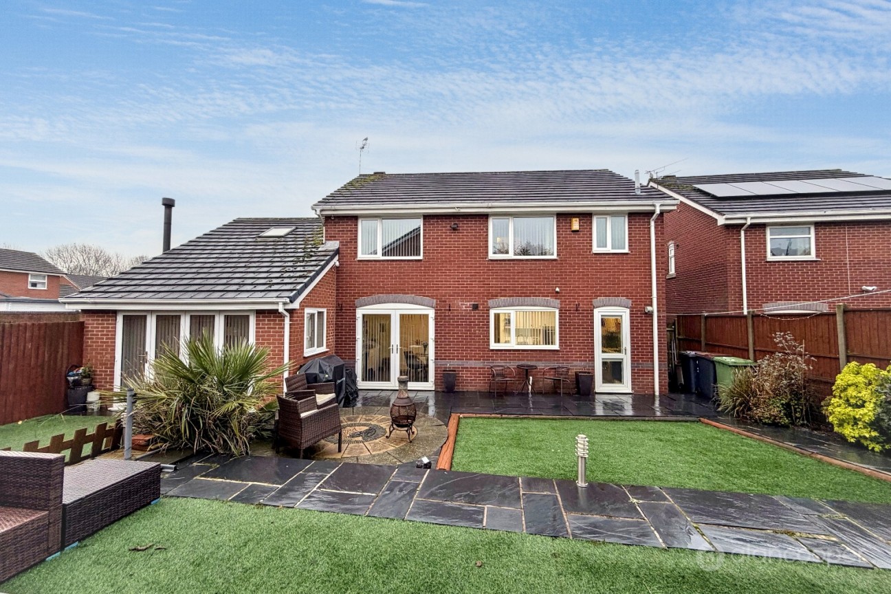 Marsdale Drive, Manor Park, Nuneaton, CV10 7RU