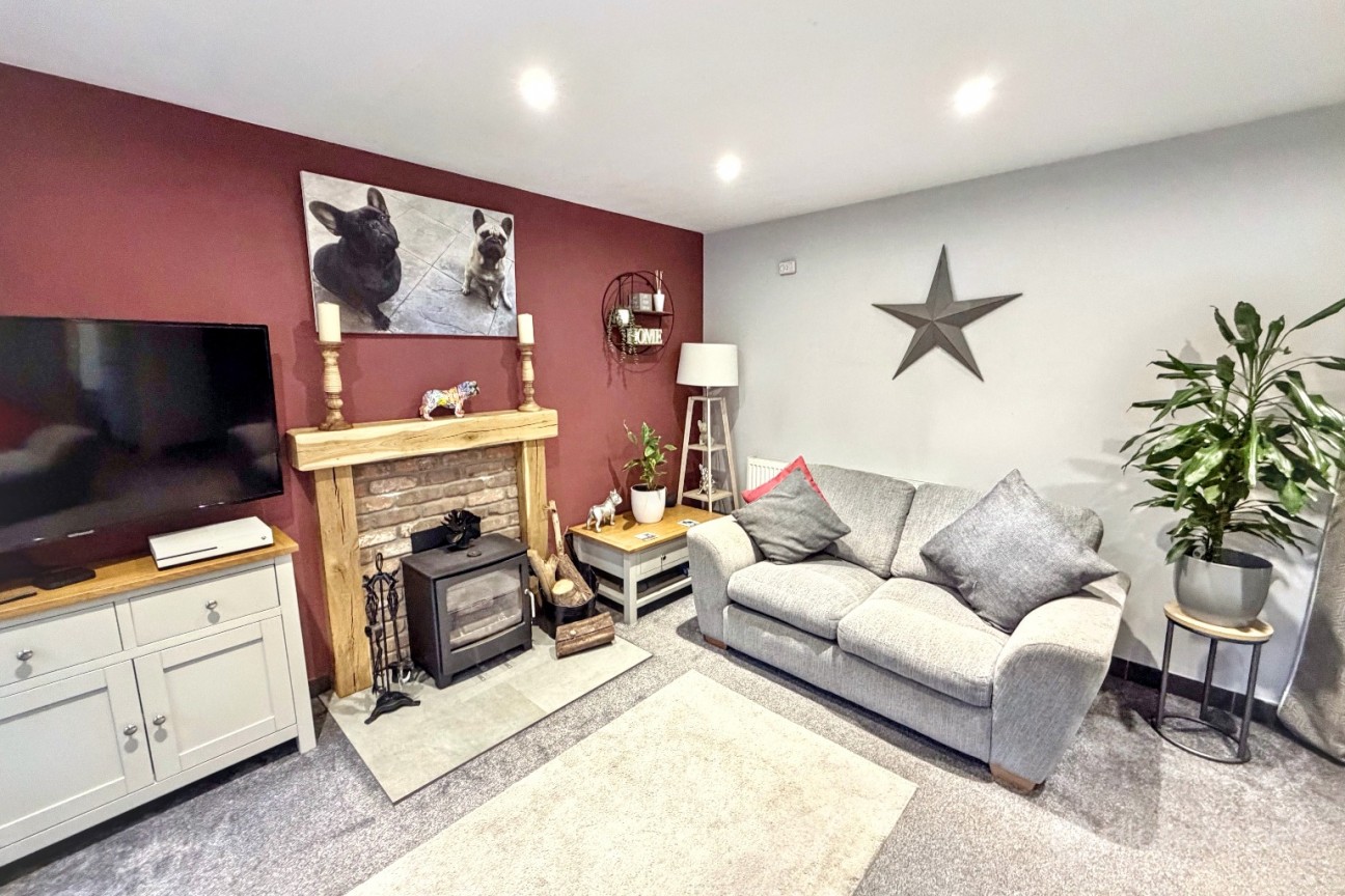 Marsdale Drive, Manor Park, Nuneaton, CV10 7RU