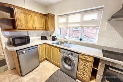 Arundel Road, Bulkington, CV12 9QS