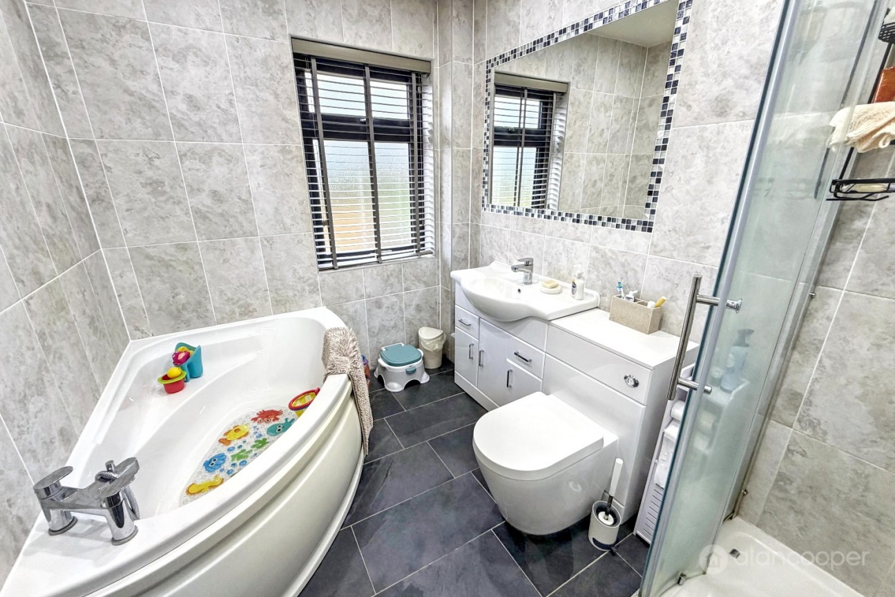 Nuneaton Road, Bulkington, CV12 9QW